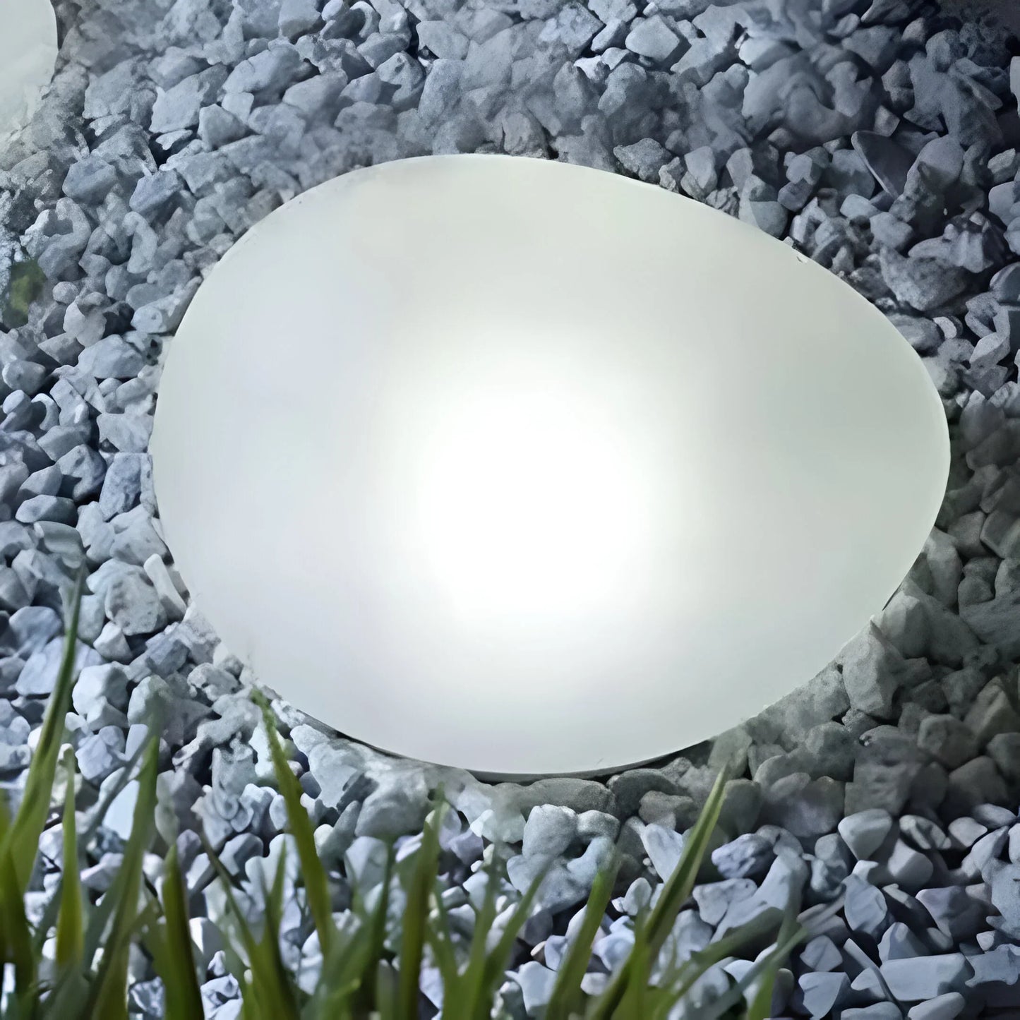 Sun-Charged Decorative Garden Lights - Weather-Resistant GlowGems