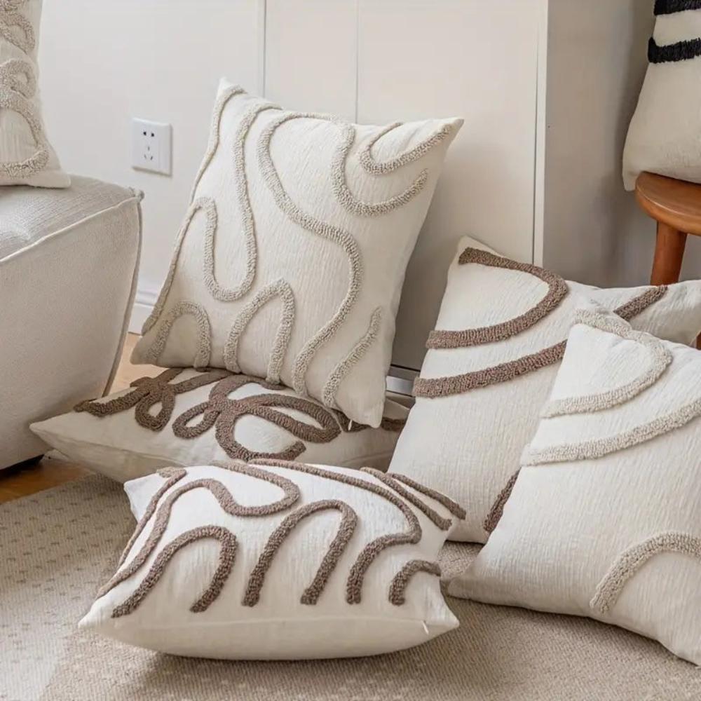Tufted Floral Cushion Cover in Polyester-Cotton Blend