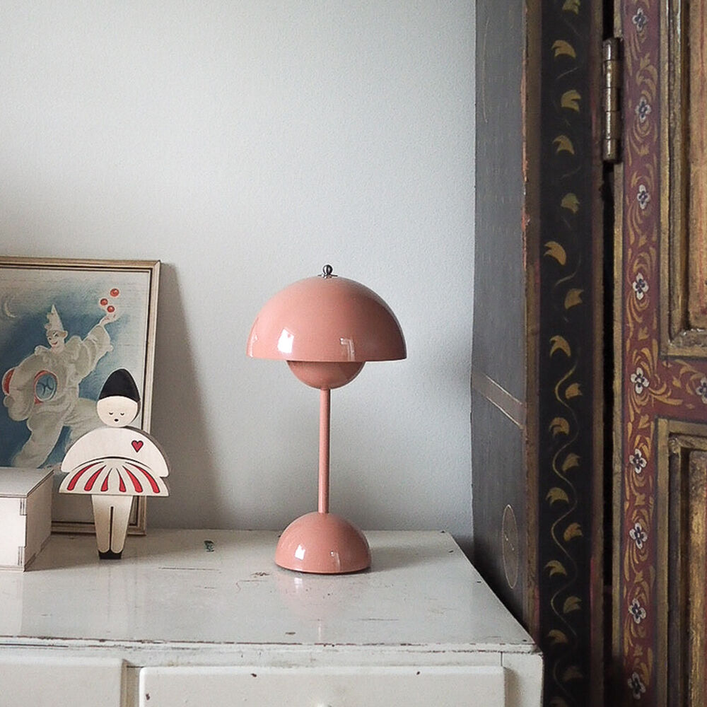 Dimmable LED Table Lamp with Elegant Design