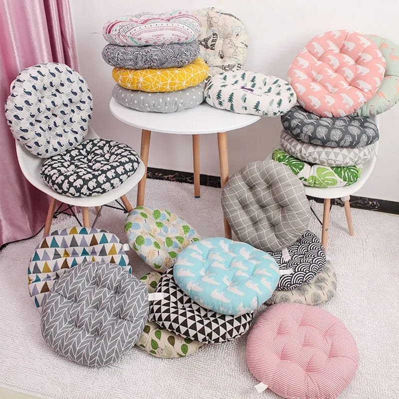 Accent Chair with Fashionable Cushions
