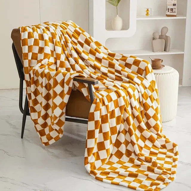 Chic Checkered Throw Blanket in Soft Polyester