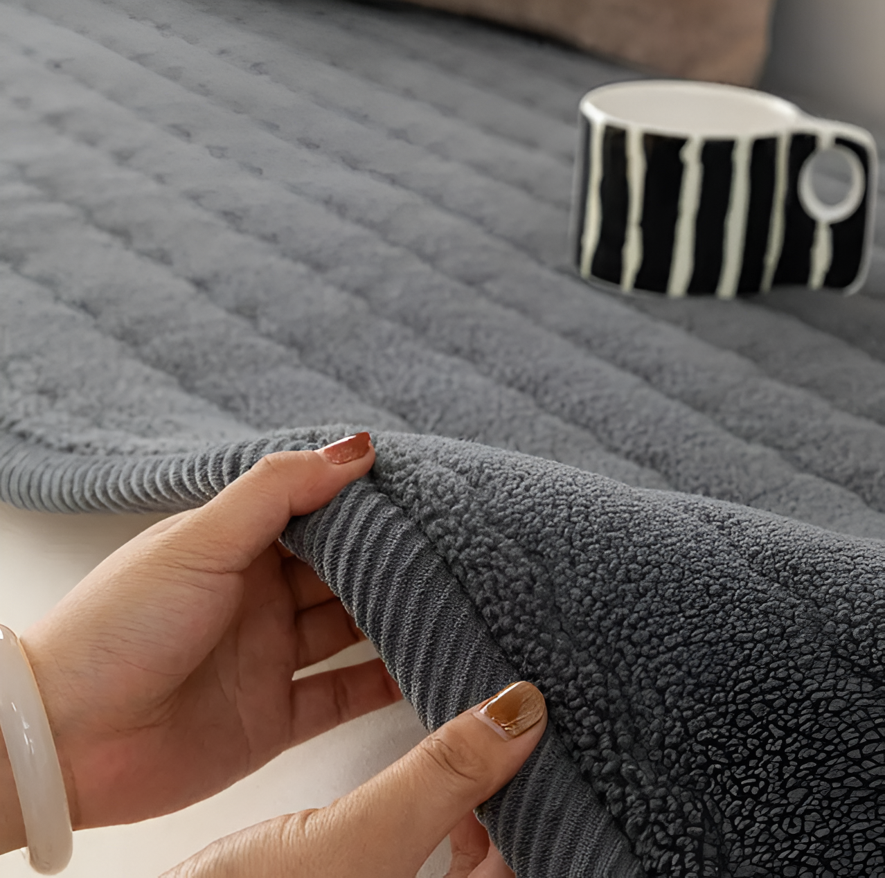 Pet-Friendly Non-Slip Sofa Cover – Machine Washable Polyester Couch Protector