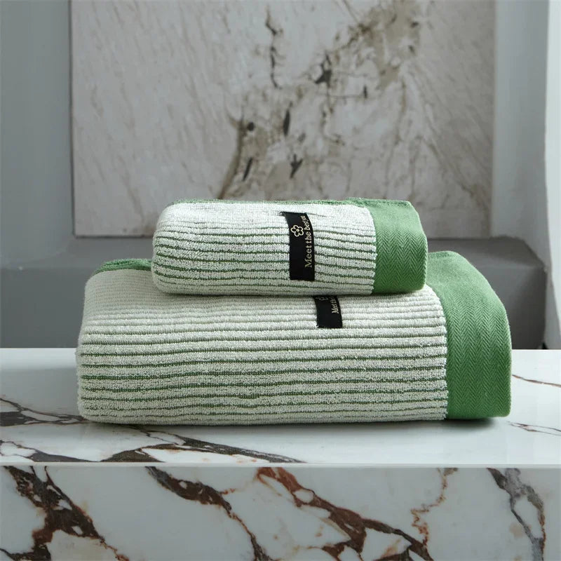 100% Organic Cotton Luxurious Bath Towel - Soft and Absorbent
