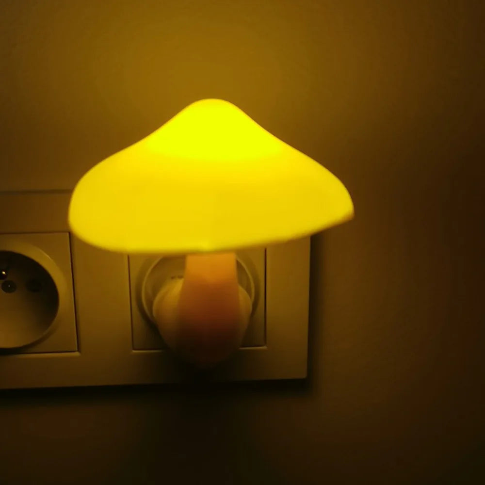 Mushroom-Shaped LED Night Light with Twilight Sensor - Warm Yellow