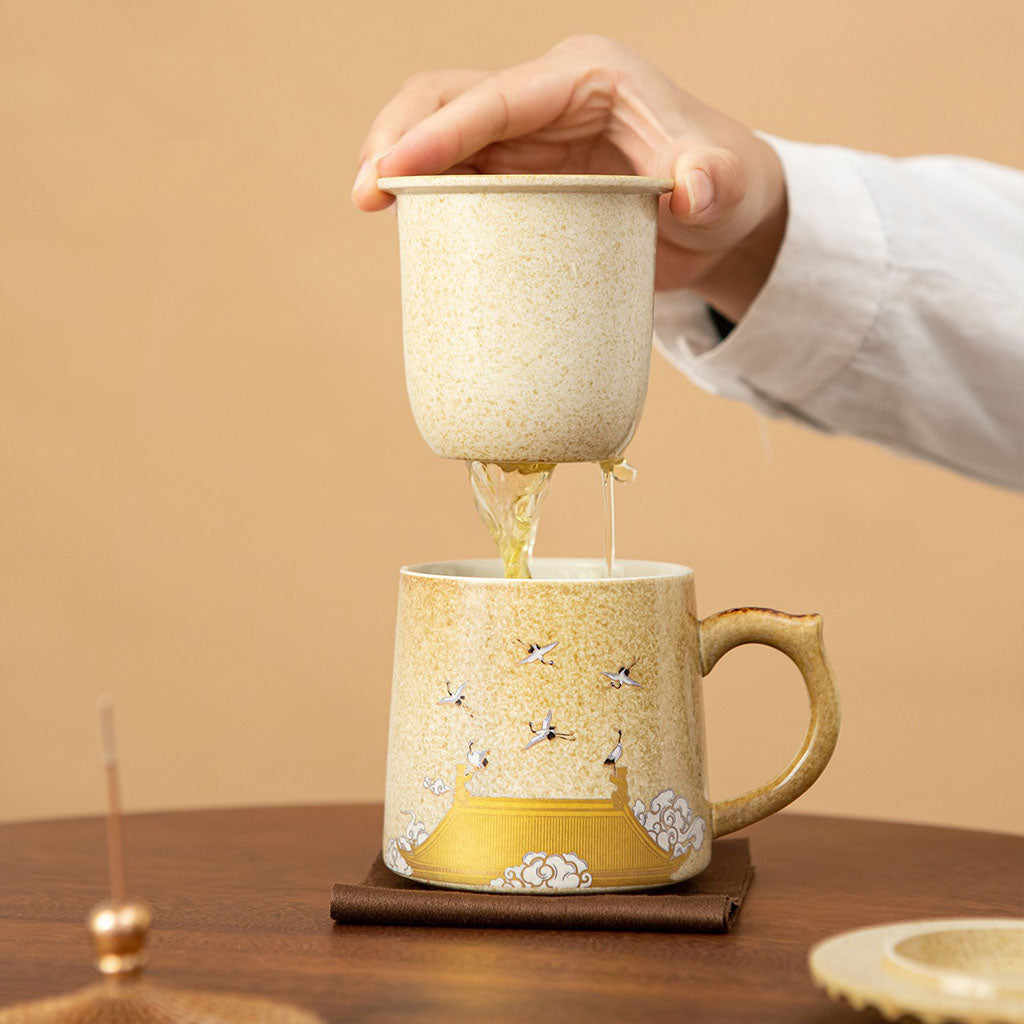 Ceramic Teacup with Eaves-Shaped Lid and Infuser