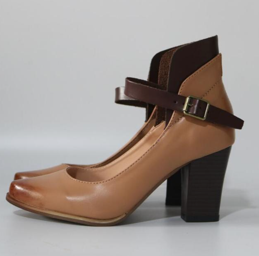 Elegant Heeled Sandals with Adjustable Strap