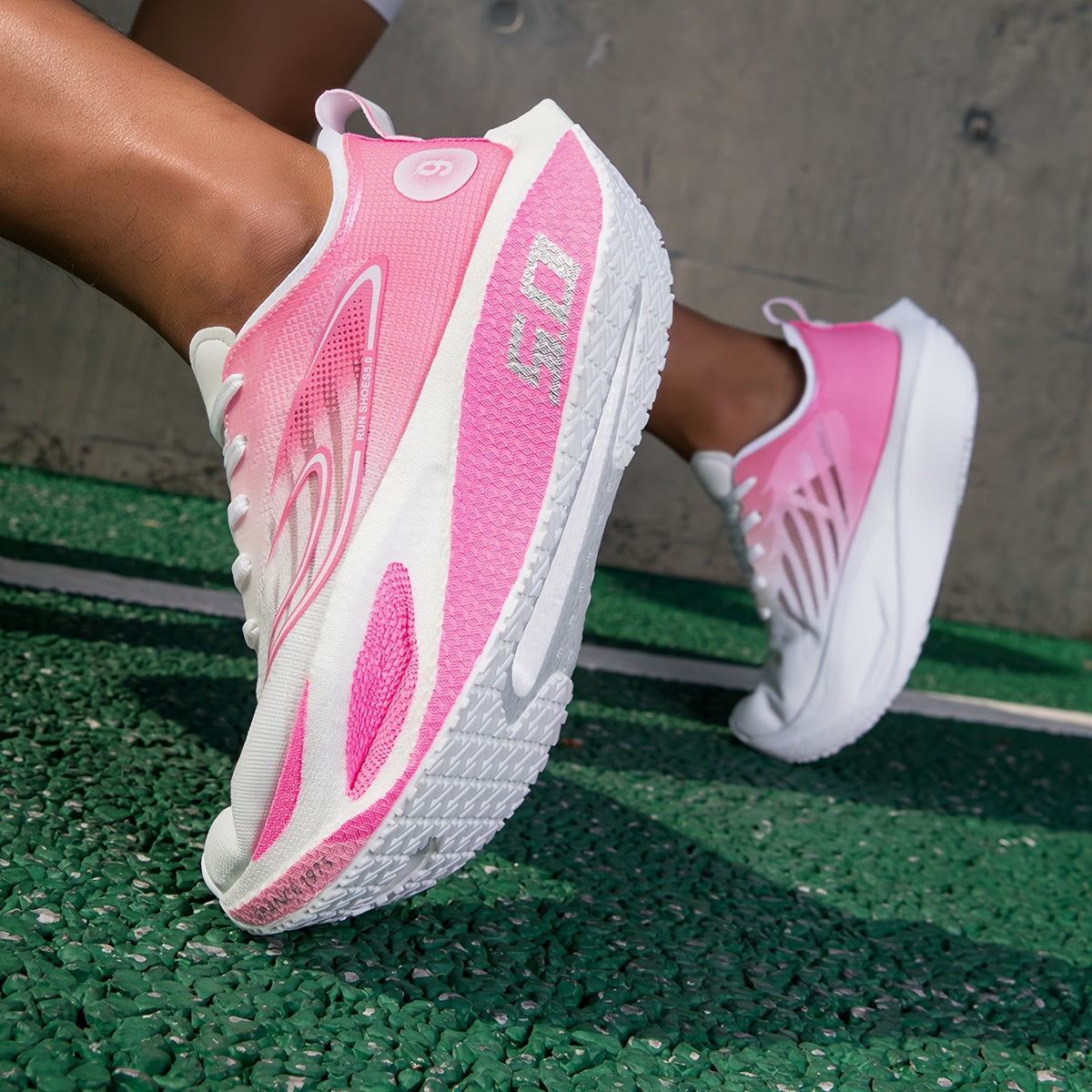 Mid-Top Sports Shoes for Running and Training