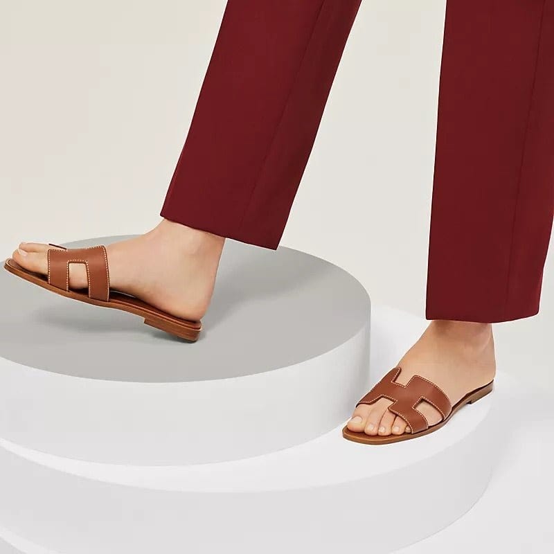 Elegant Slip-On Flat Ladies' Shoes with Cut-Out Details