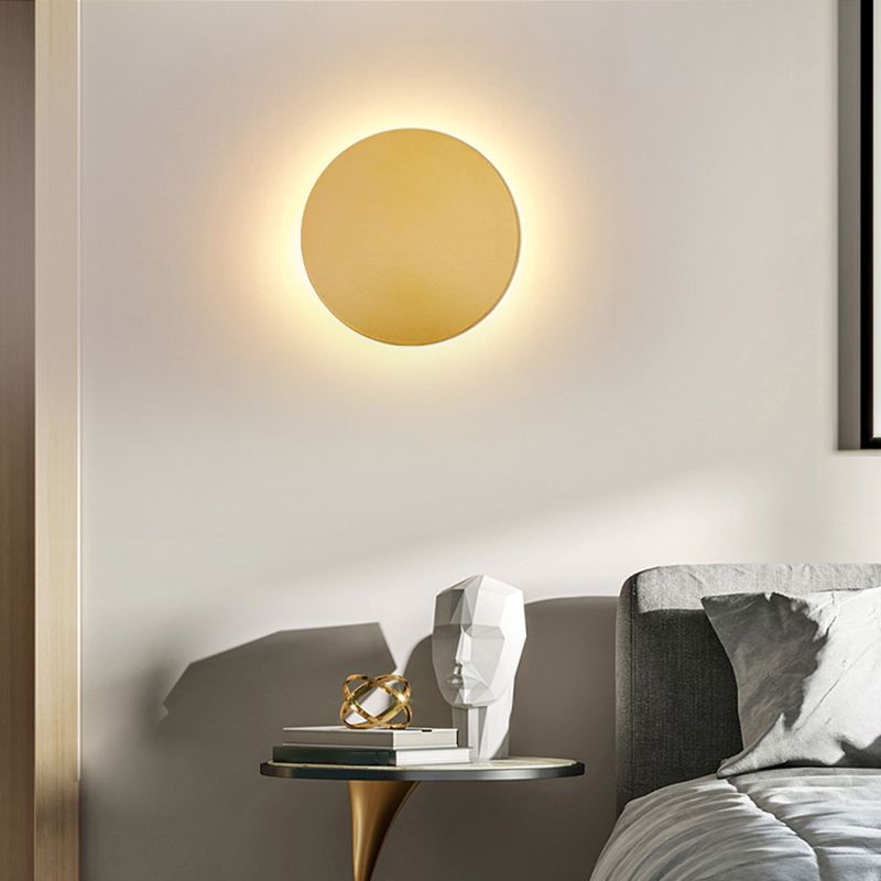 Modern Round Metal Wall Light with Energy-Efficient LED