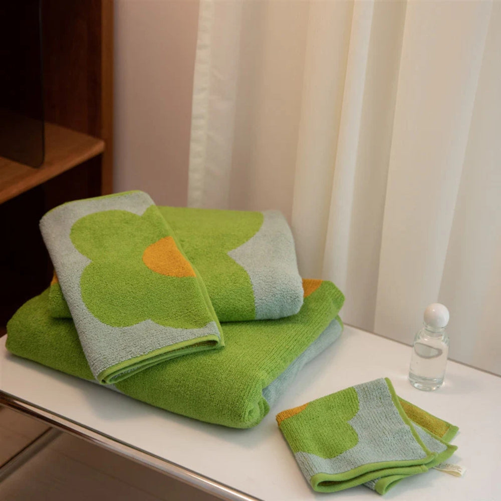 Vibrant Sunflower Cotton Bath Towel