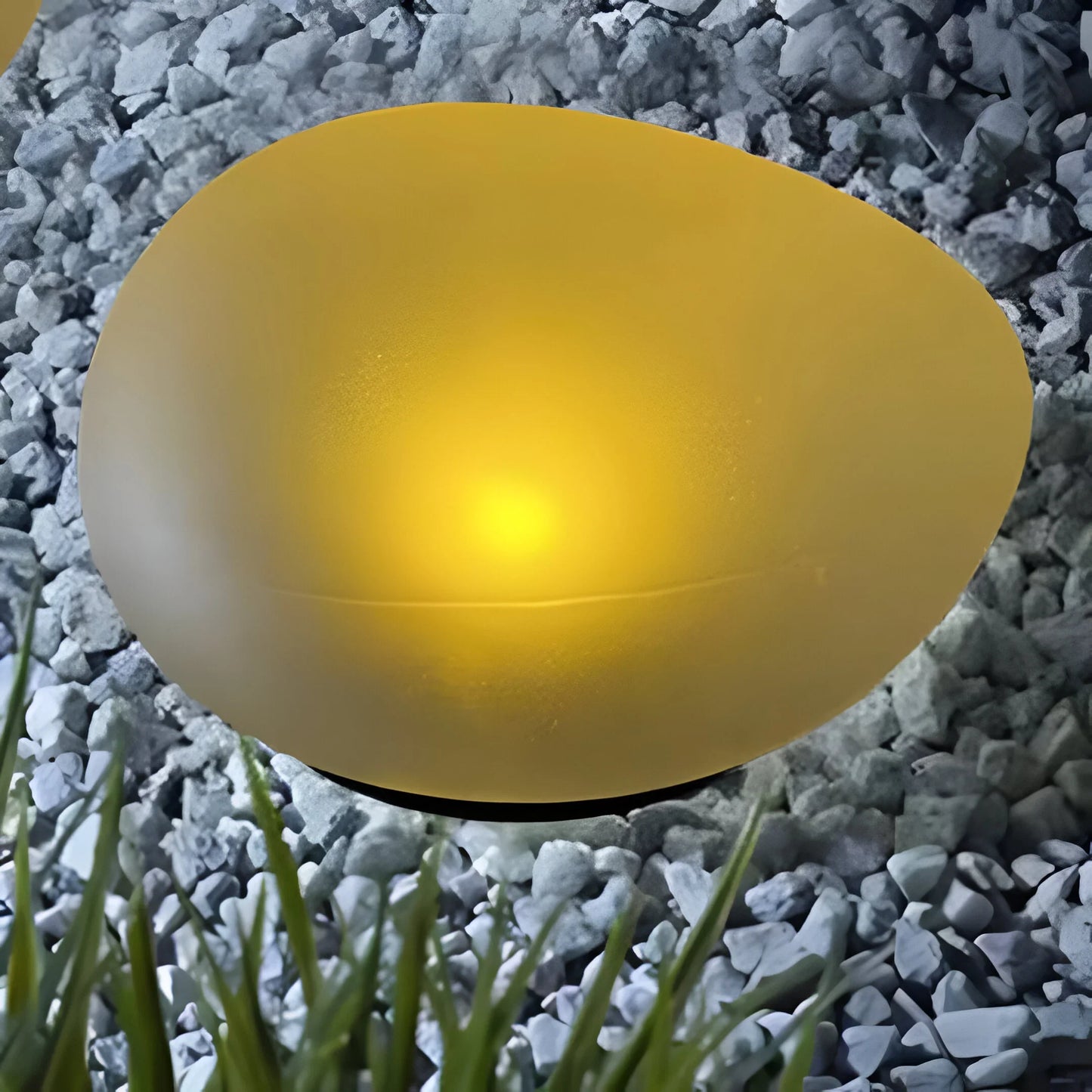 Sun-Charged Decorative Garden Lights - Weather-Resistant GlowGems