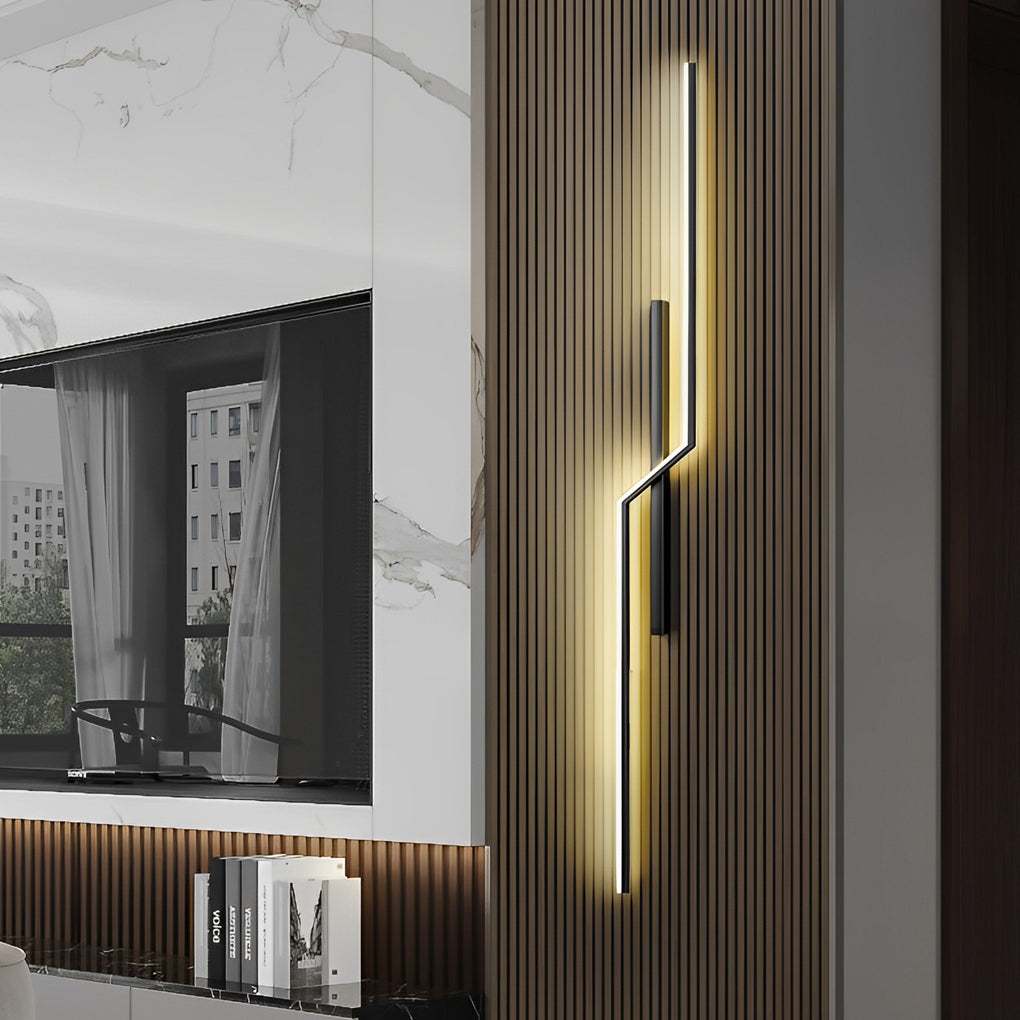 Modern Minimalist LED Wall Lamp in Black and Gold