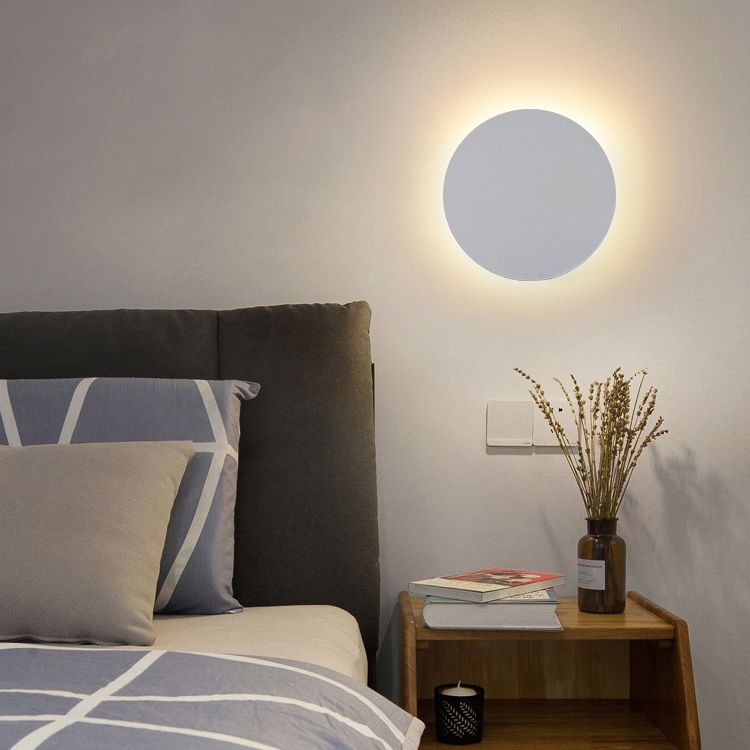 Modern Round Metal Wall Light with LED Warm White Illumination