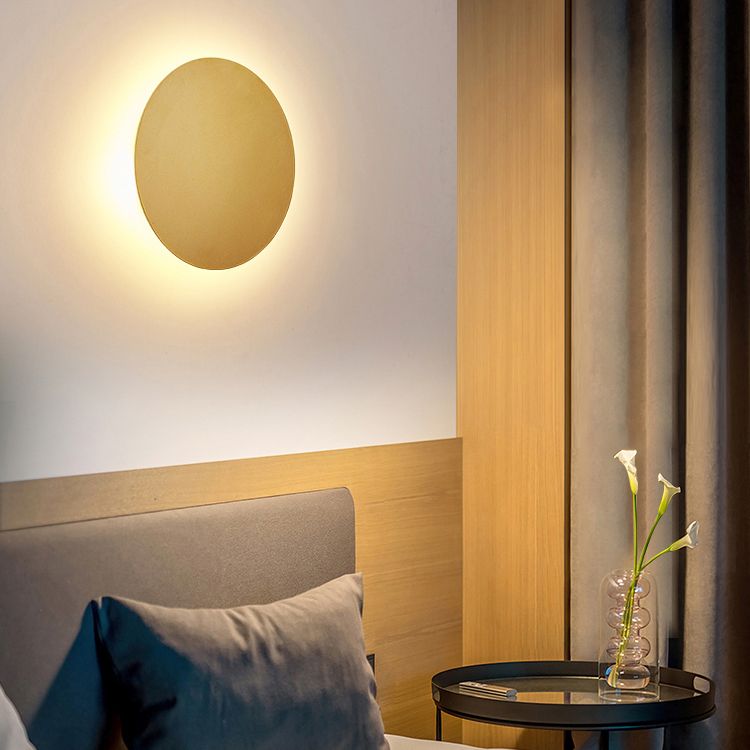 Modern Round Metal Wall Light with Energy-Efficient LED