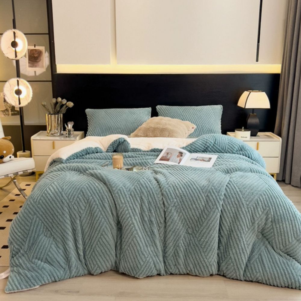Chevron Plush Microfiber Blanket for Ultimate Comfort