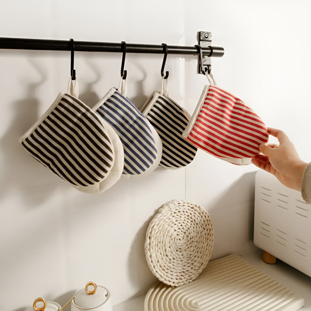 Striped Heat-Resistant Kitchen Mitts with Microfiber Cover