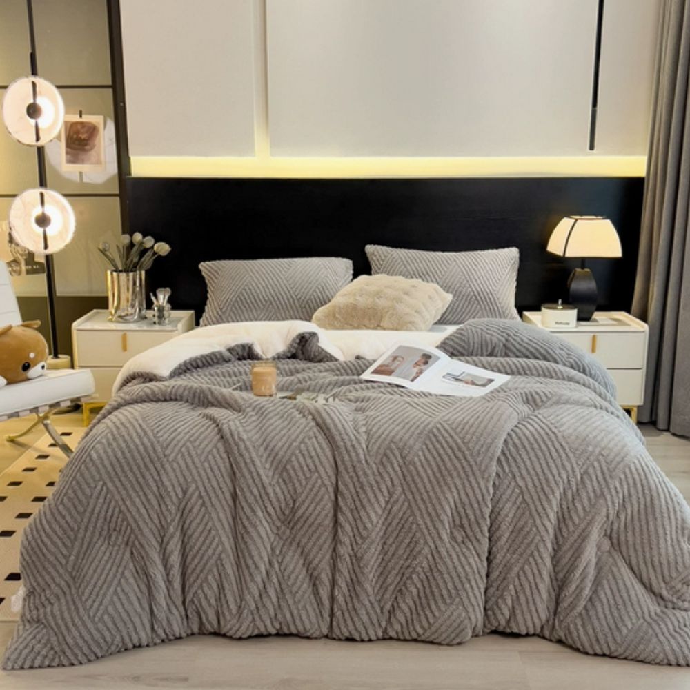 Chevron Plush Microfiber Blanket for Ultimate Comfort