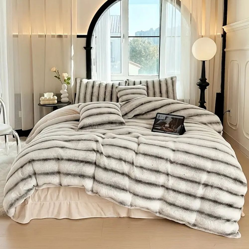 Luxurious Ruched Faux Rabbit Fur Throw Blanket