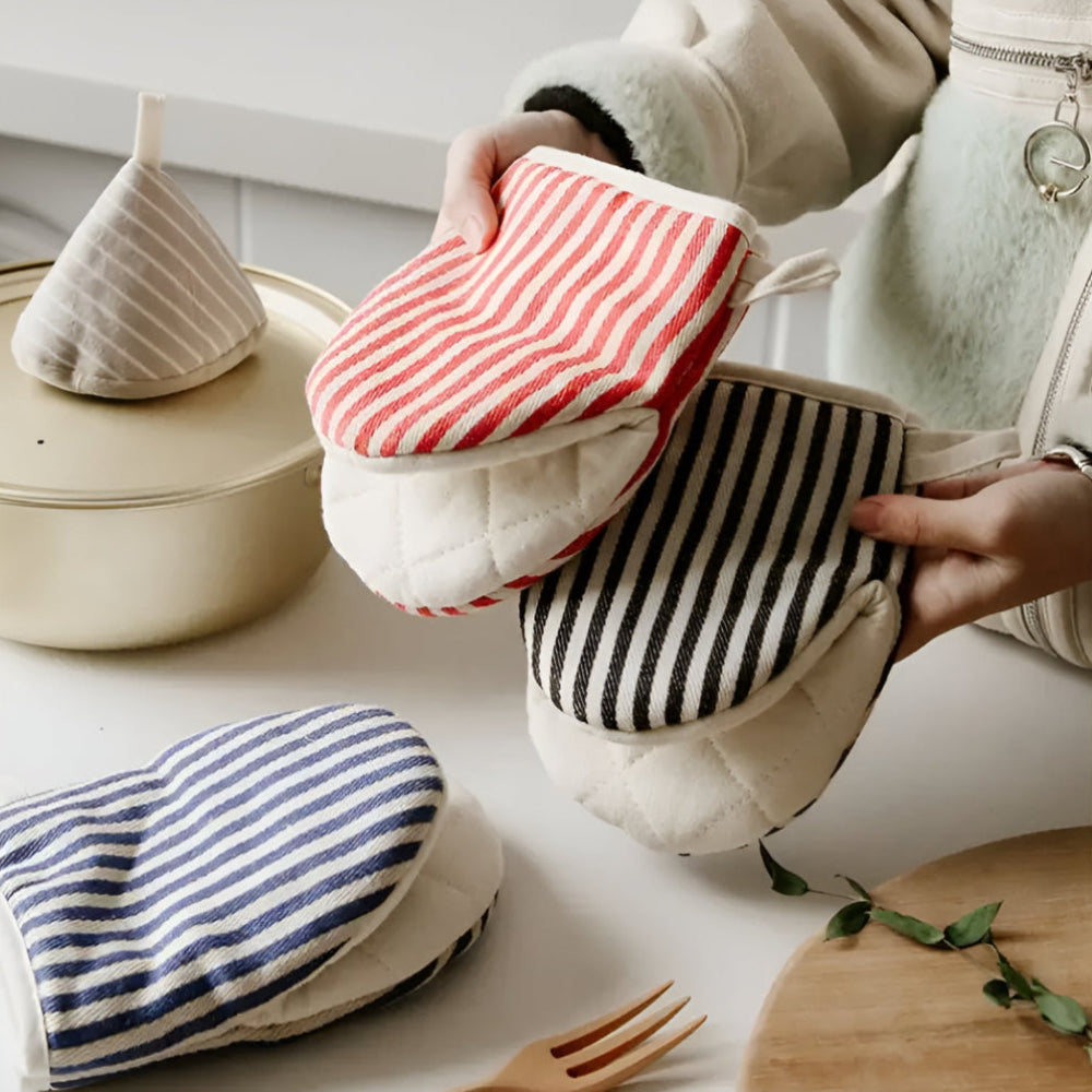 Striped Heat-Resistant Kitchen Mitts with Microfiber Cover
