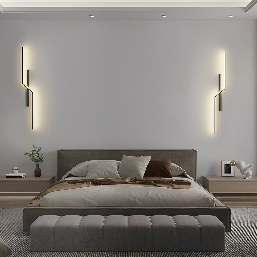 Modern Minimalist LED Wall Lamp in Black and Gold
