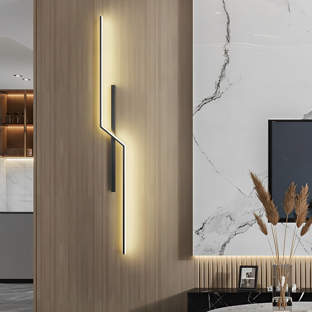 Modern Minimalist LED Wall Lamp in Black and Gold