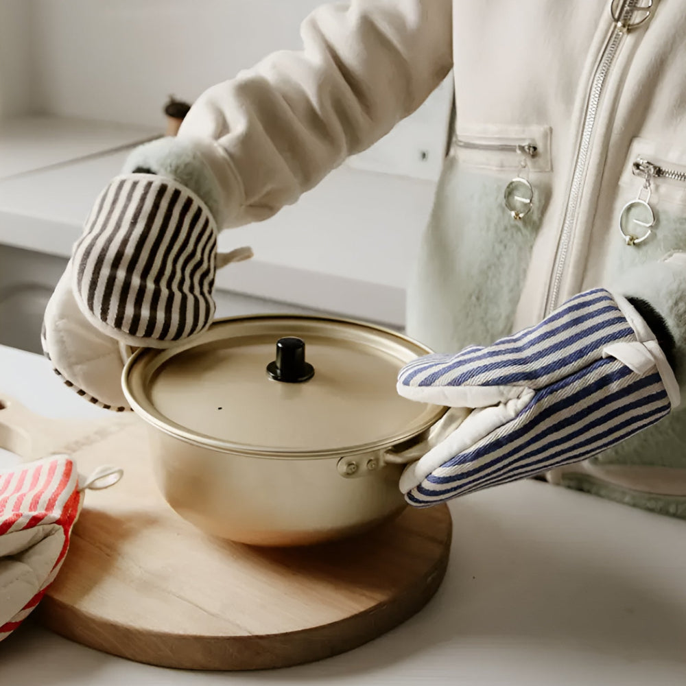 Striped Heat-Resistant Kitchen Mitts with Microfiber Cover