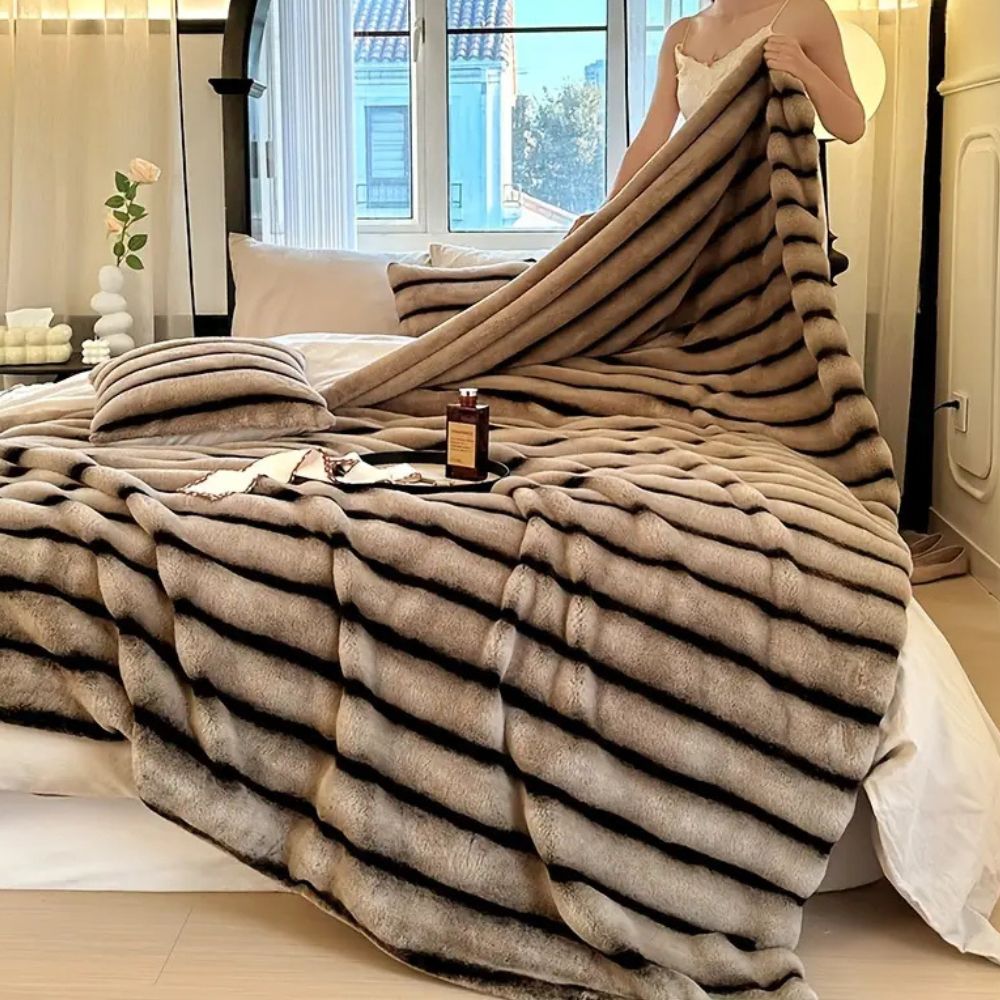 Luxurious Ruched Faux Rabbit Fur Throw Blanket