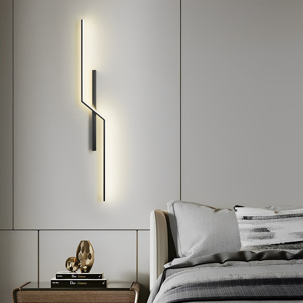 Modern Minimalist LED Wall Lamp in Black and Gold