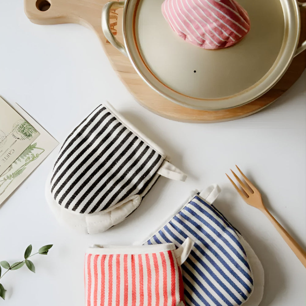 Striped Heat-Resistant Kitchen Mitts with Microfiber Cover