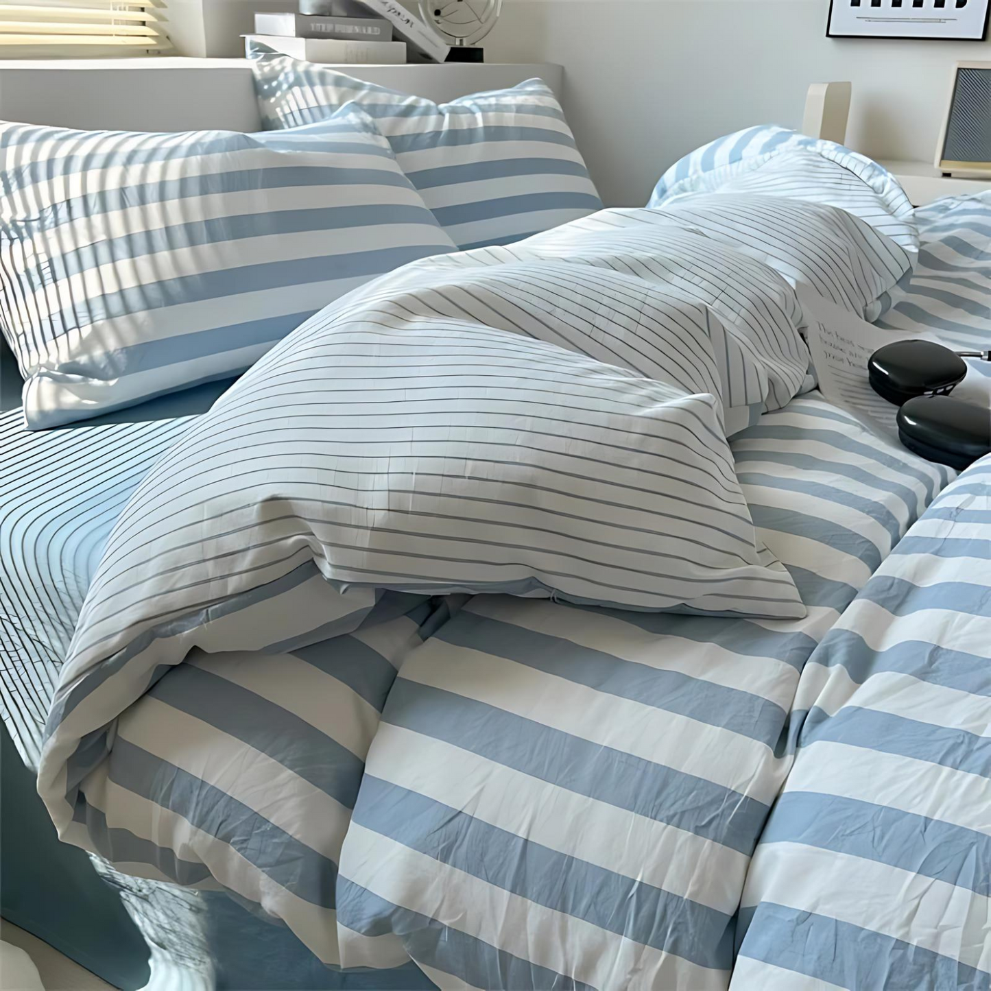 Classic Striped 4-Piece Bedding Set with Duvet Cover and Pillowcases