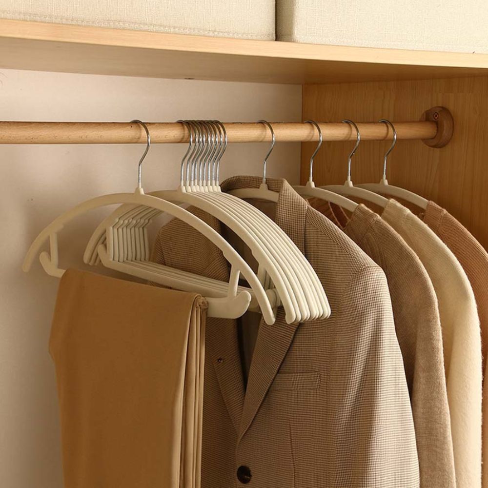 Non-Slip Velvet Curve Hangers for Wrinkle-Free Clothing
