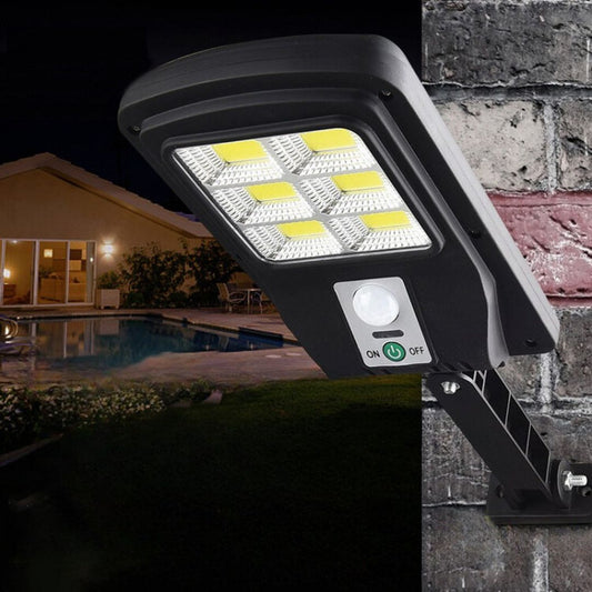 Solar-Powered Street Light with 4000 Lumens