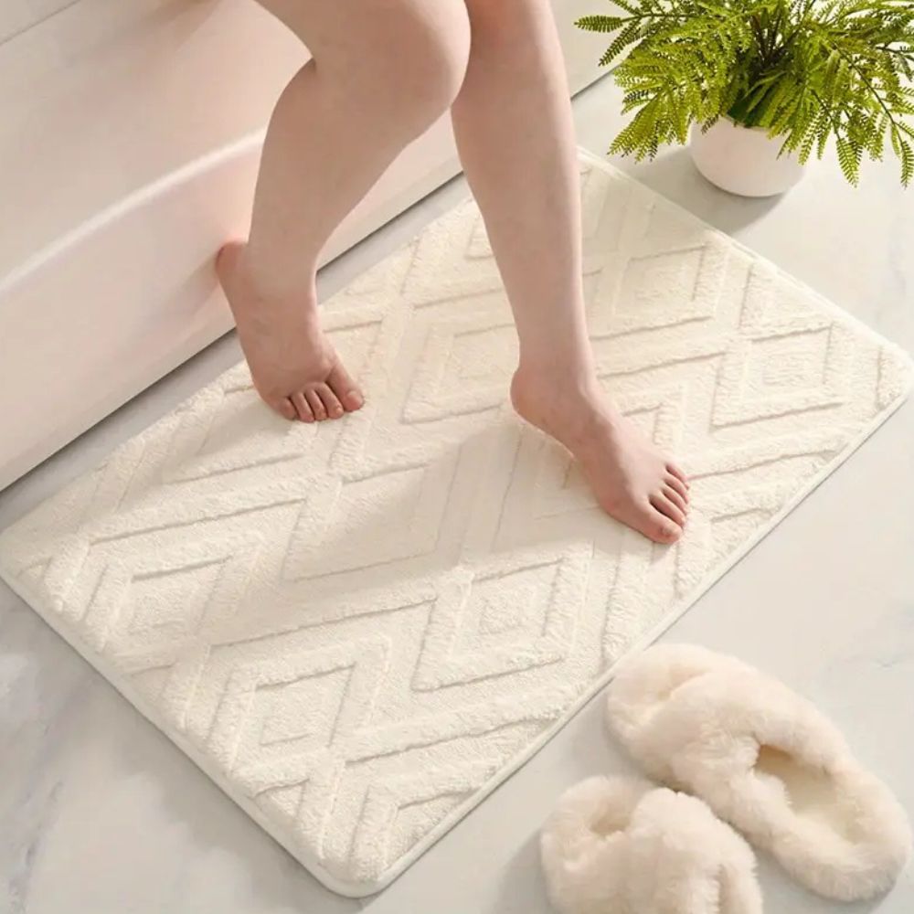 Ultra-Soft Diamond Jacquard Bath Mat