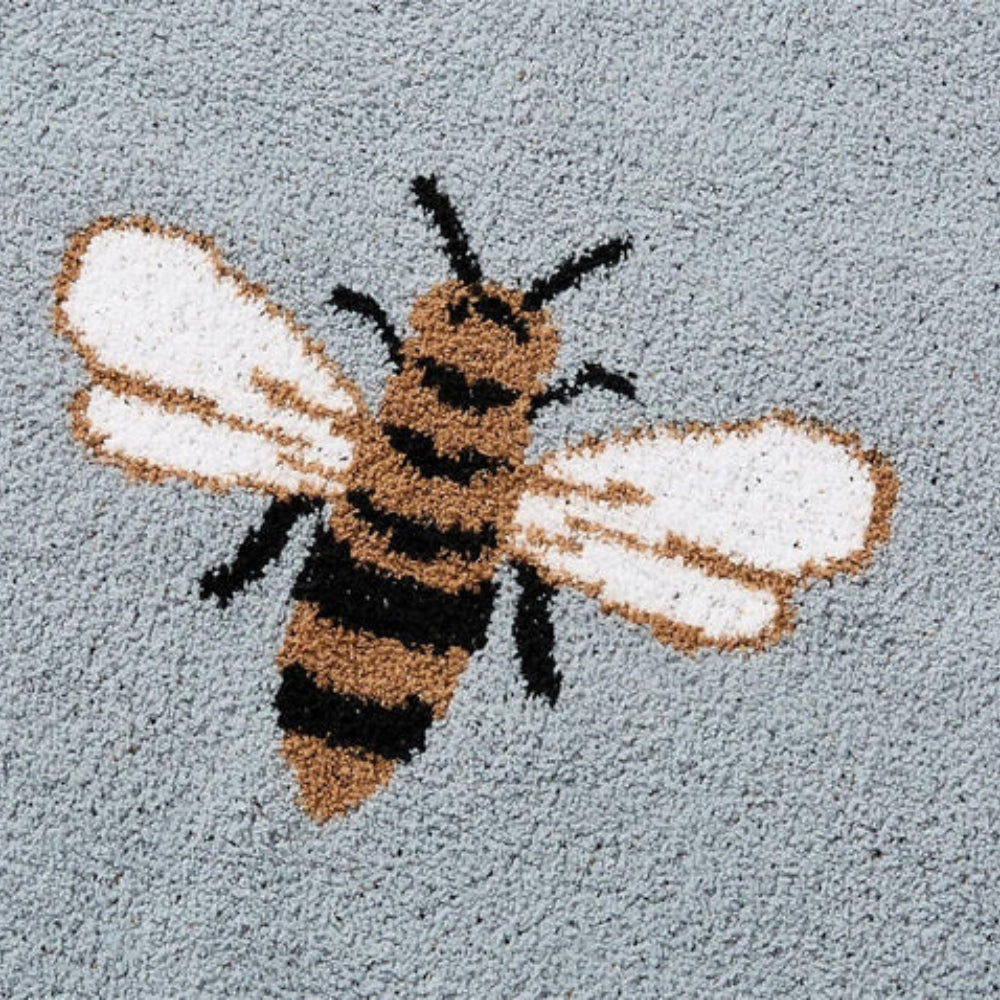 Cozy Bee Pattern Microfiber Throw Blanket