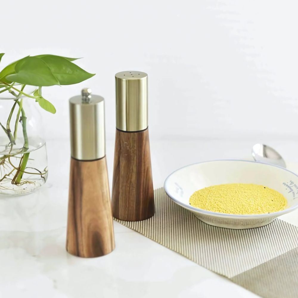 Wooden Spice Grinder with Adjustable Coarseness