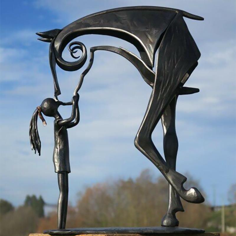 Handcrafted Metal Horse Sculpture for Garden Decoration