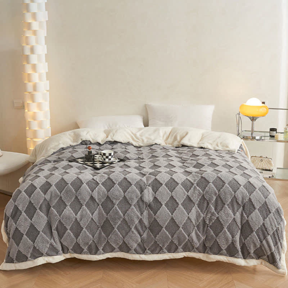 Soft Microfiber Diamond Pattern Comfort Blanket