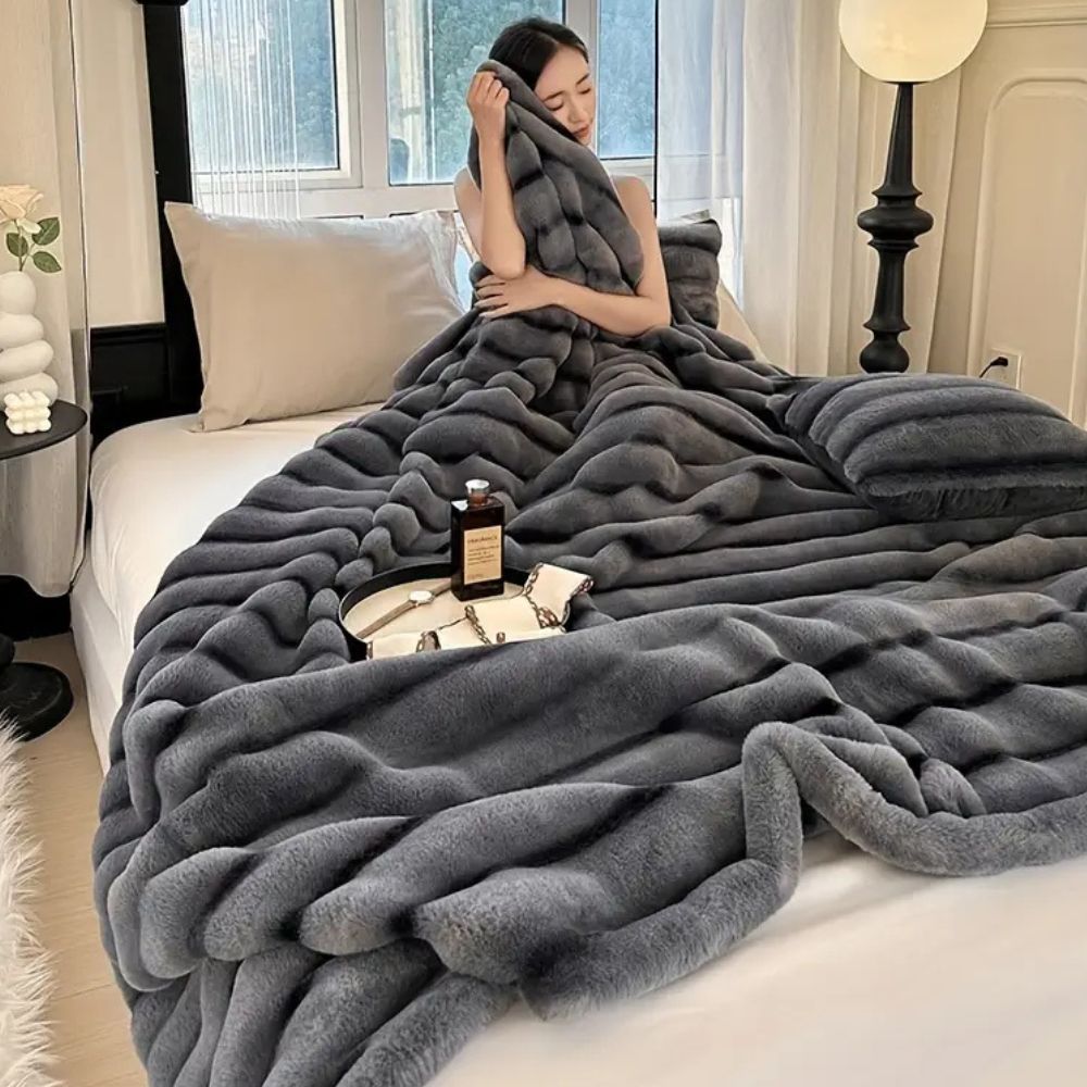 Luxurious Ruched Faux Rabbit Fur Throw Blanket