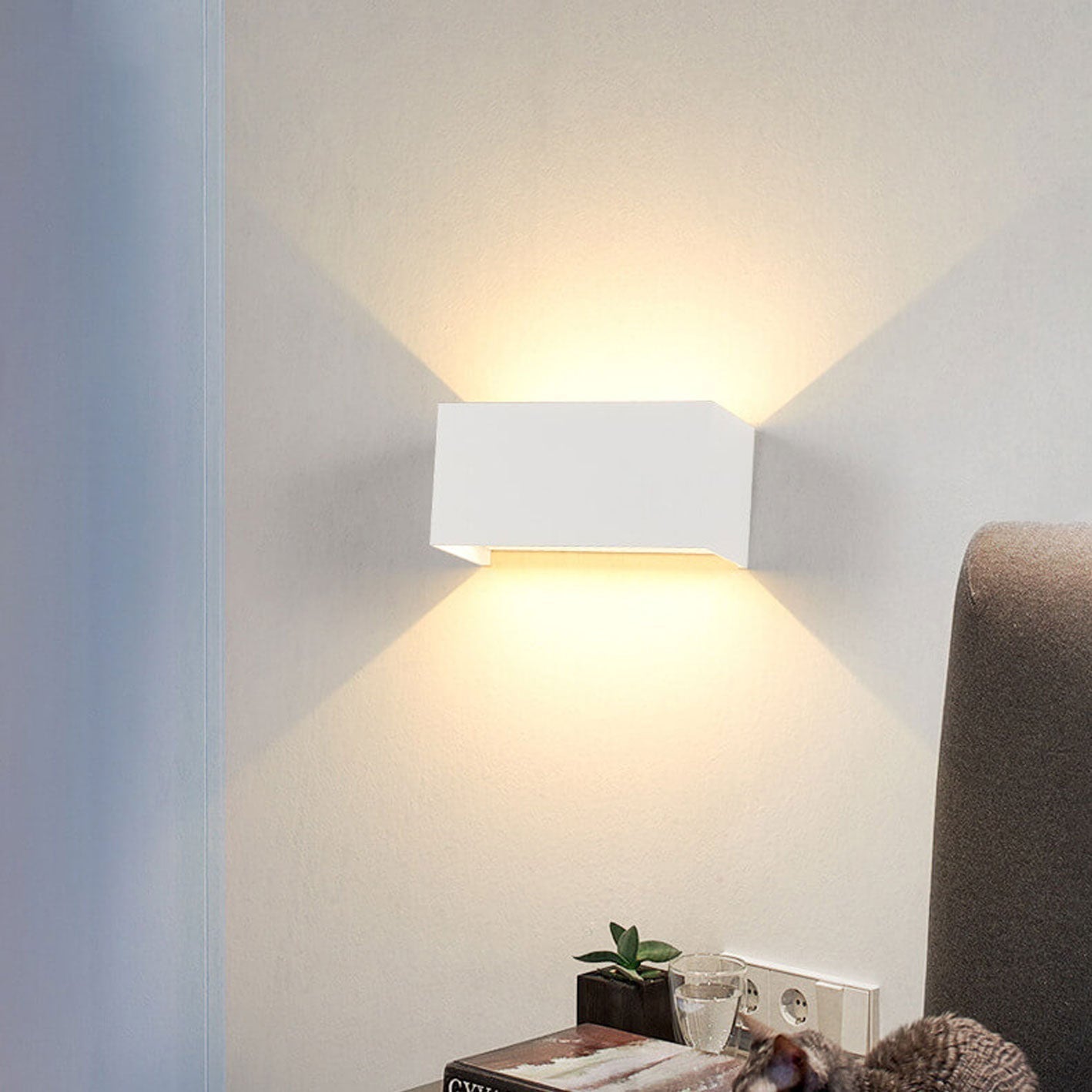 Modern Waterproof Rectangular LED Wall Light for Outdoor Use