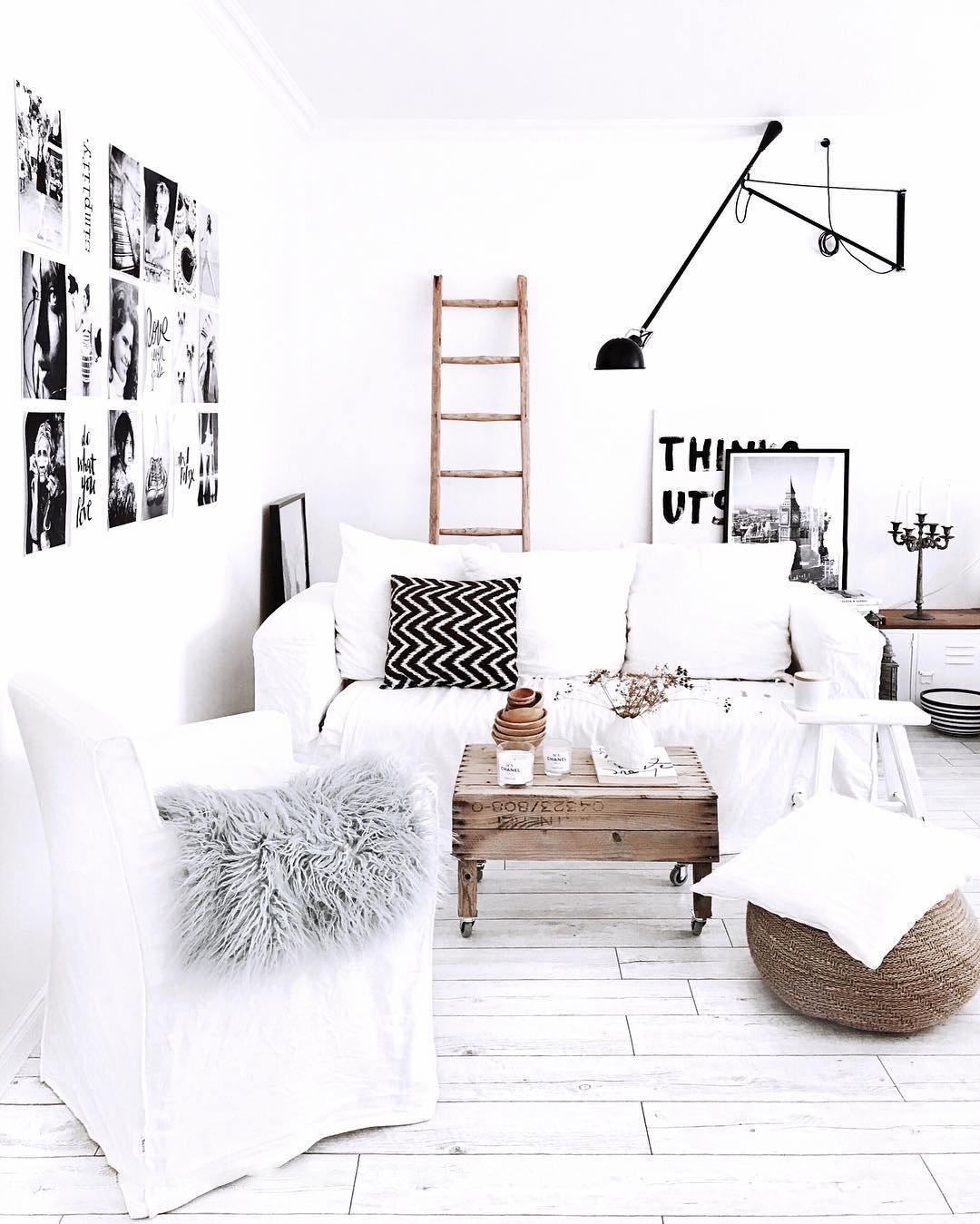 Adjustable Industrial Wall Lamp with Metal Shade