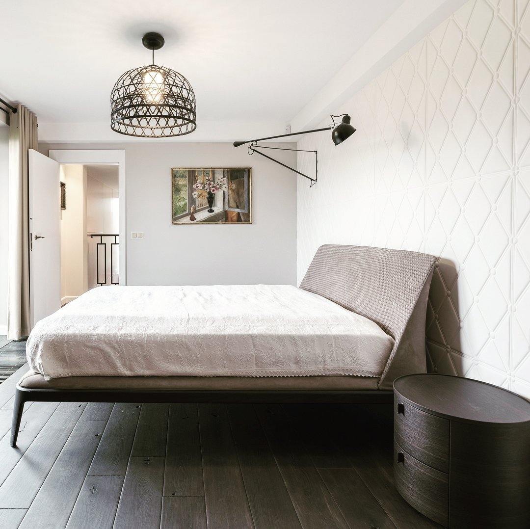 Adjustable Industrial Wall Lamp with Metal Shade