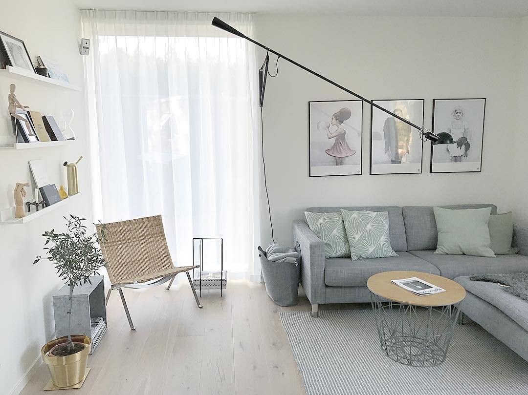Adjustable Industrial Wall Lamp with Metal Shade