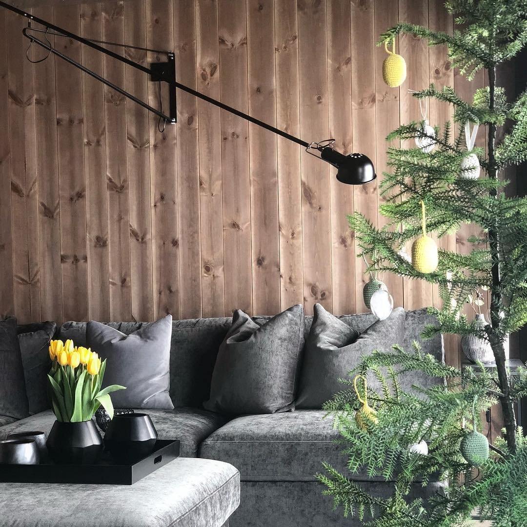 Adjustable Industrial Wall Lamp with Metal Shade