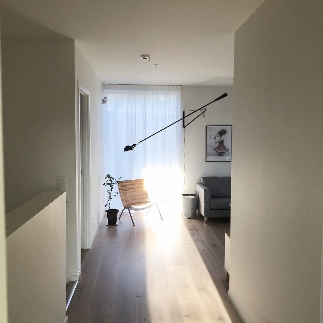 Adjustable Industrial Wall Lamp with Metal Shade