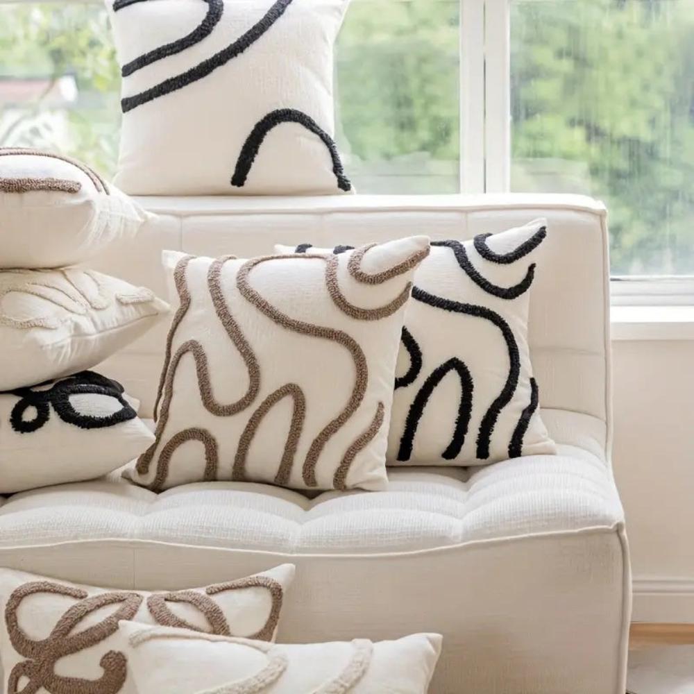 Tufted Floral Cushion Cover in Polyester-Cotton Blend