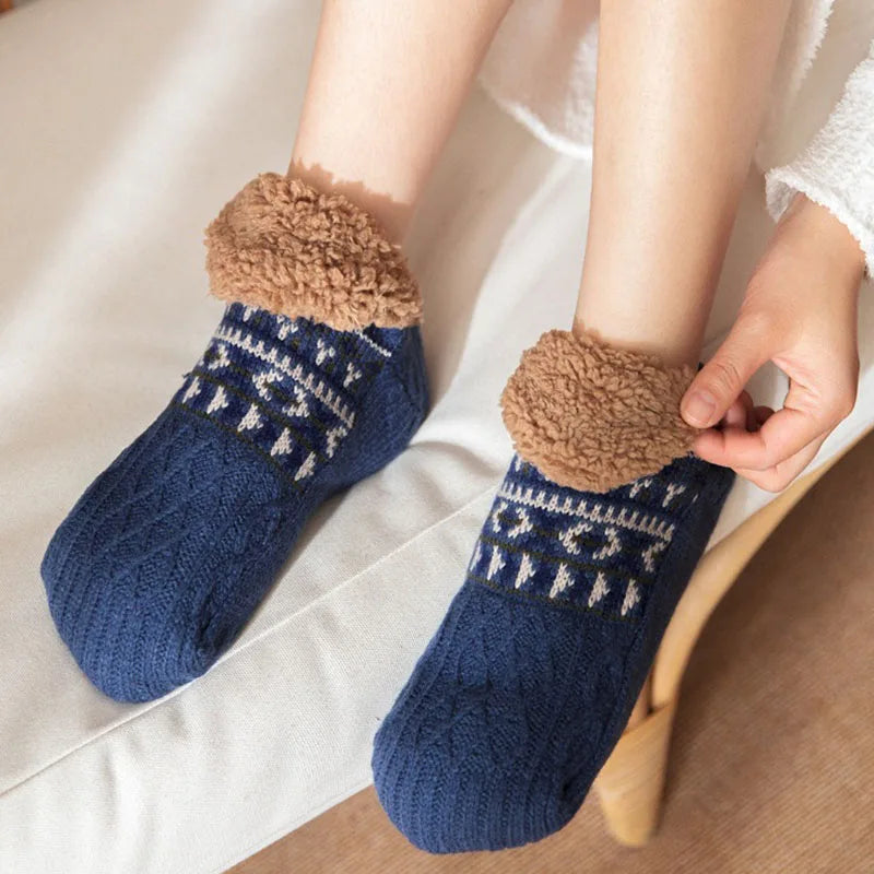 Snow Pattern Plush Warm Socks with Non-Slip Grip