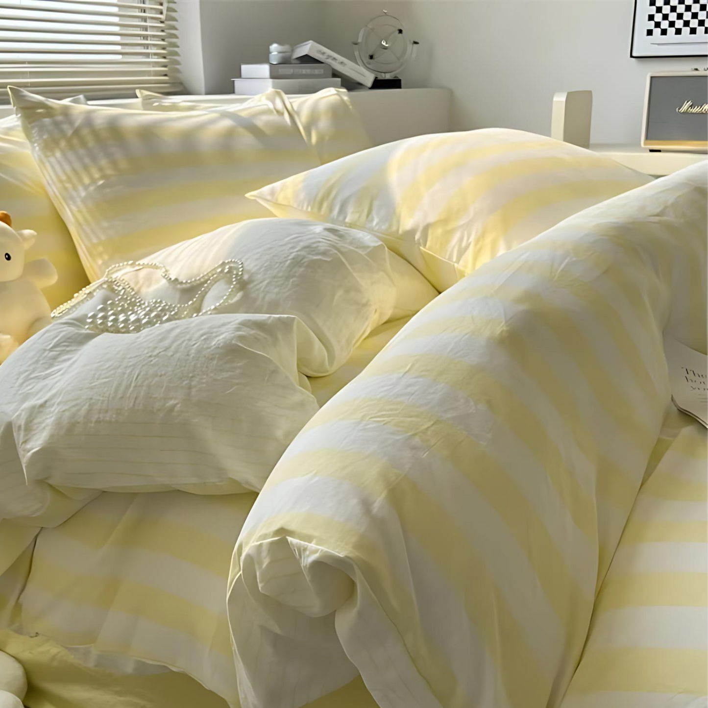 Classic Striped 4-Piece Bedding Set with Duvet Cover and Pillowcases