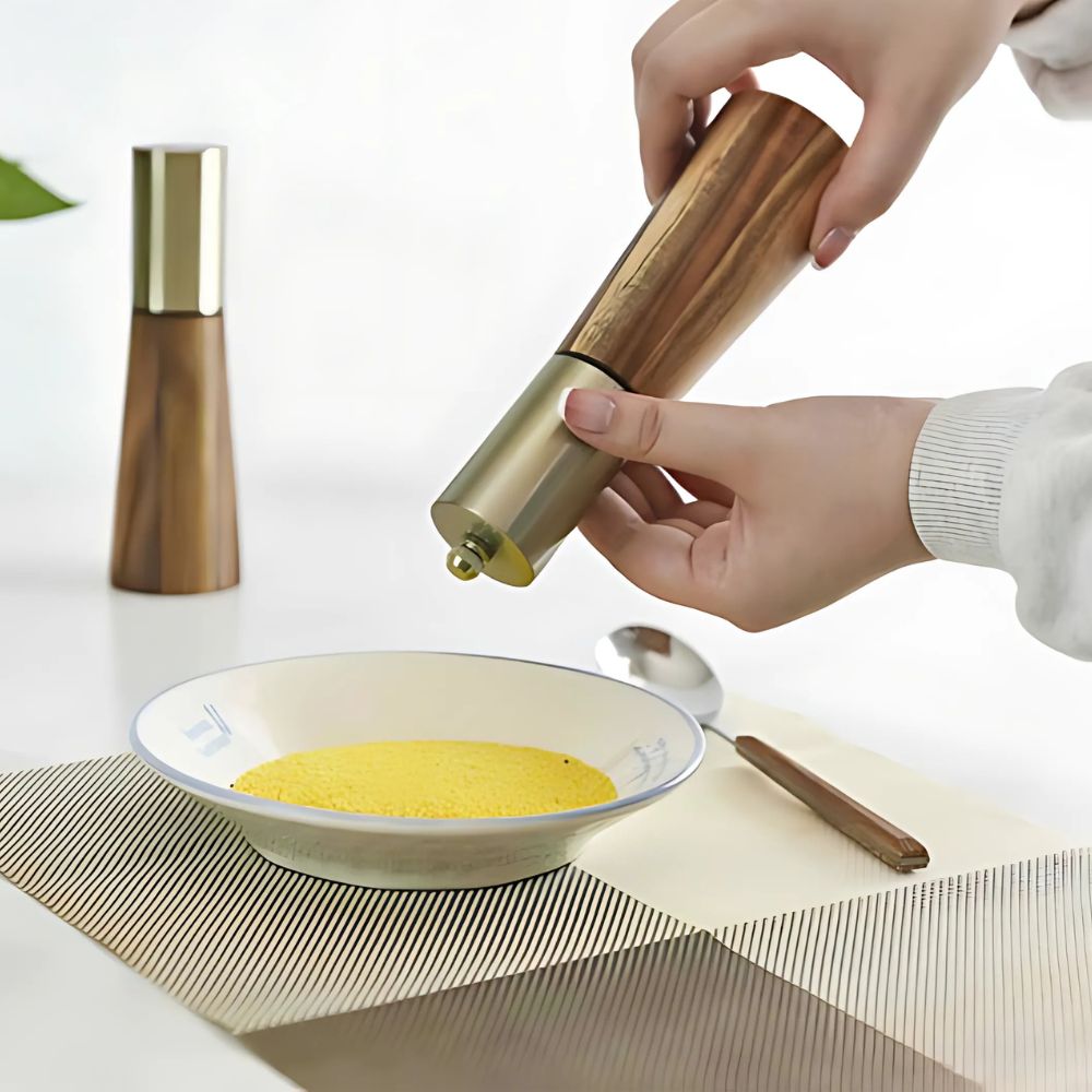 Wooden Spice Grinder with Adjustable Coarseness