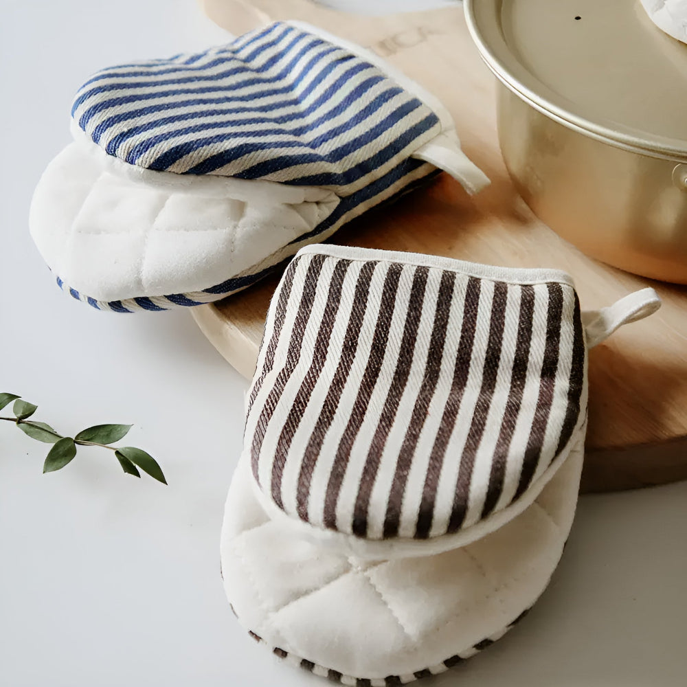 Striped Heat-Resistant Kitchen Mitts with Microfiber Cover