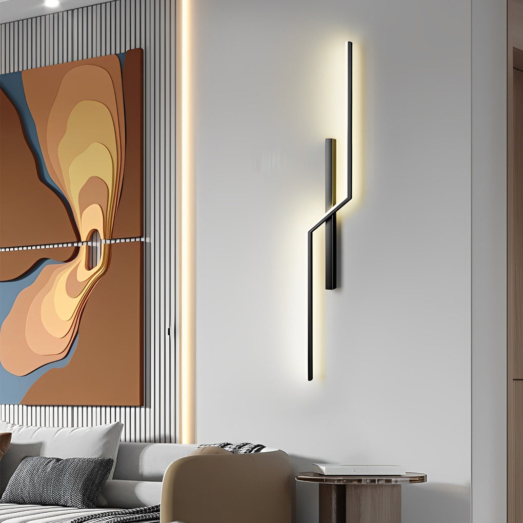 Modern Minimalist LED Wall Lamp in Black and Gold